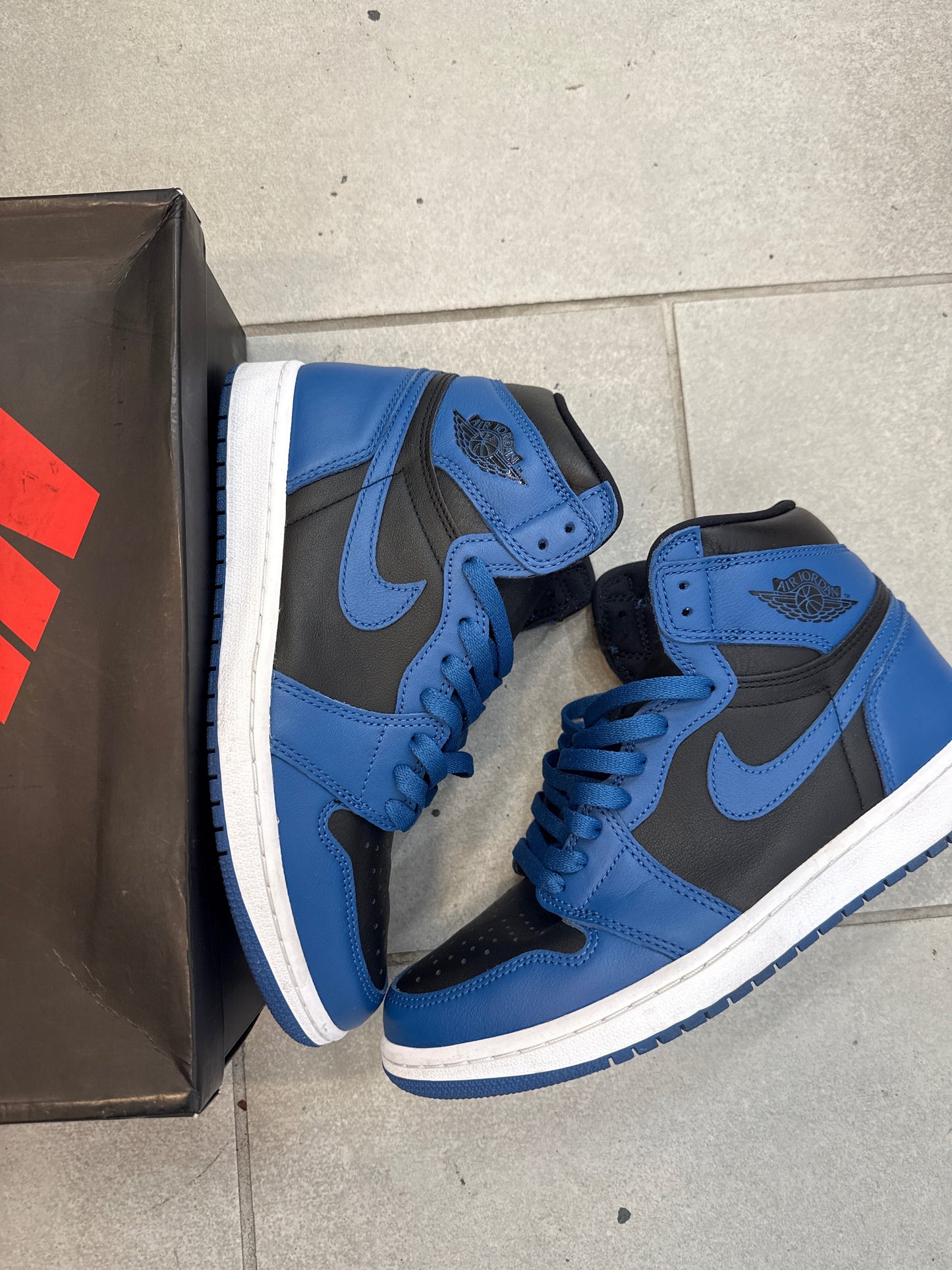 Jordan 1 Retro High OG Dark Marina Blue Size 8.5 (Pre-Owned)