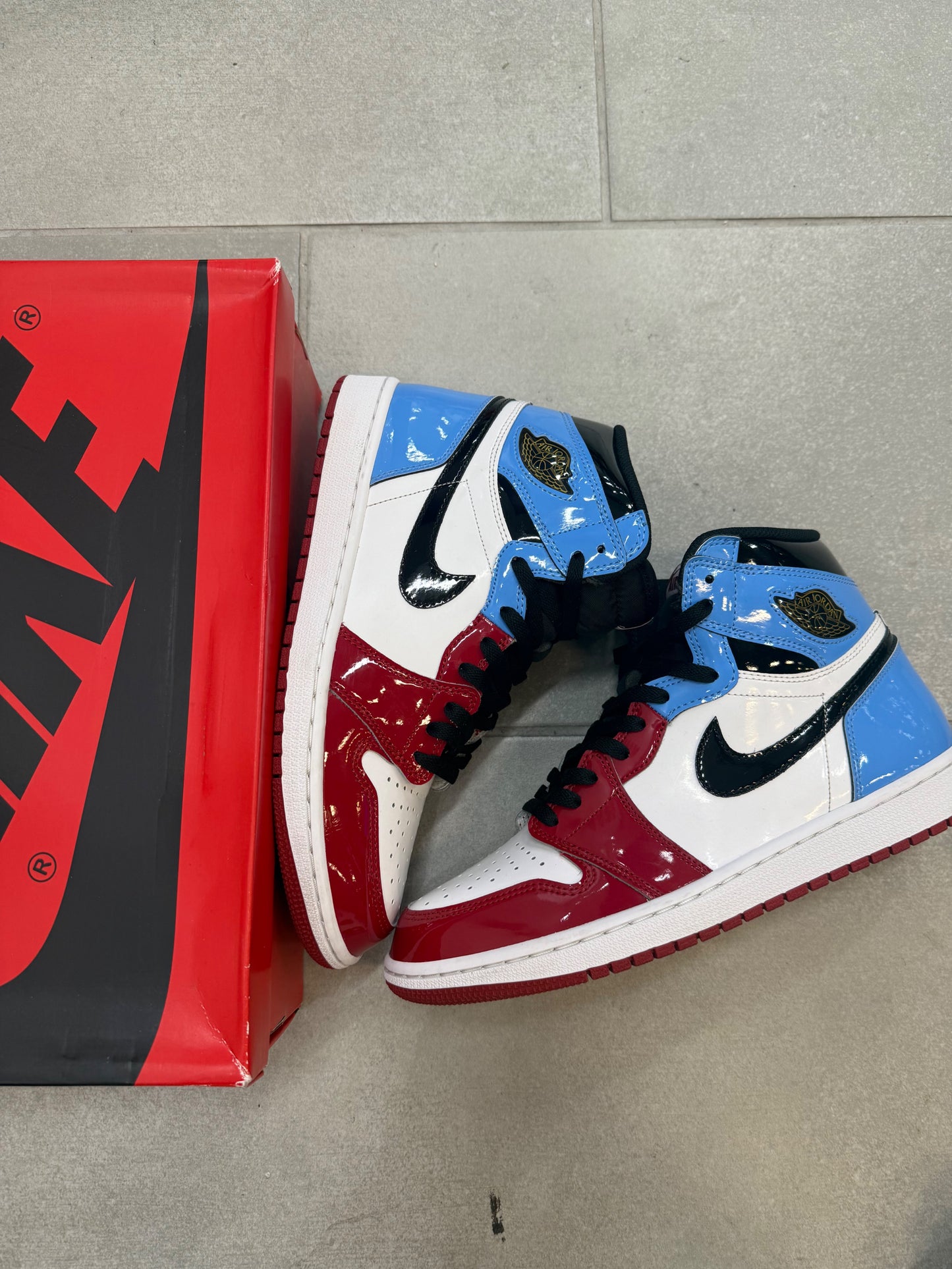 Jordan 1 Retro High Fearless UNC Chicago Size 10 (Pre-Owned)