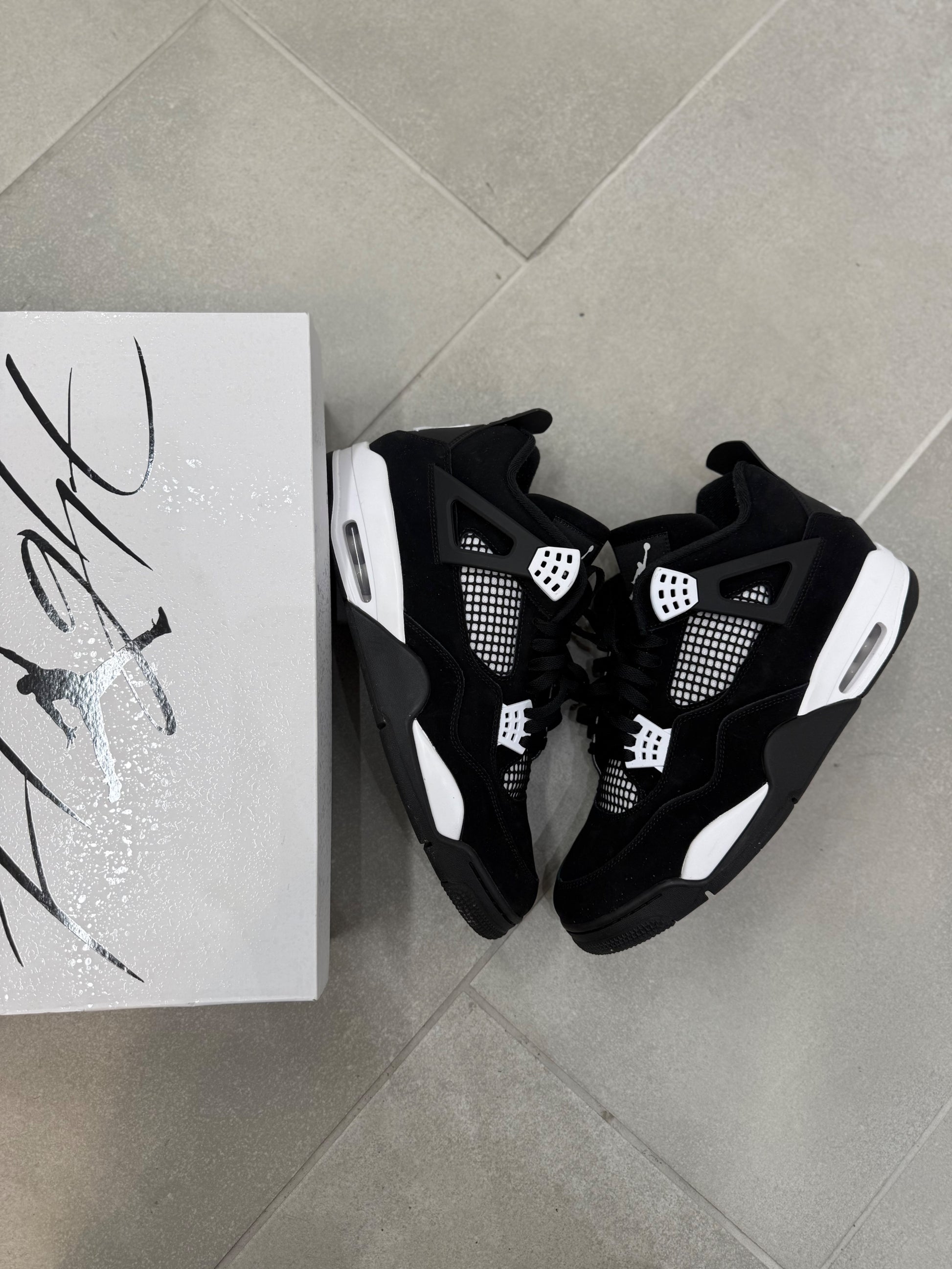 Jordan 4 Retro White Thunder Size 13 (Pre-Owned)