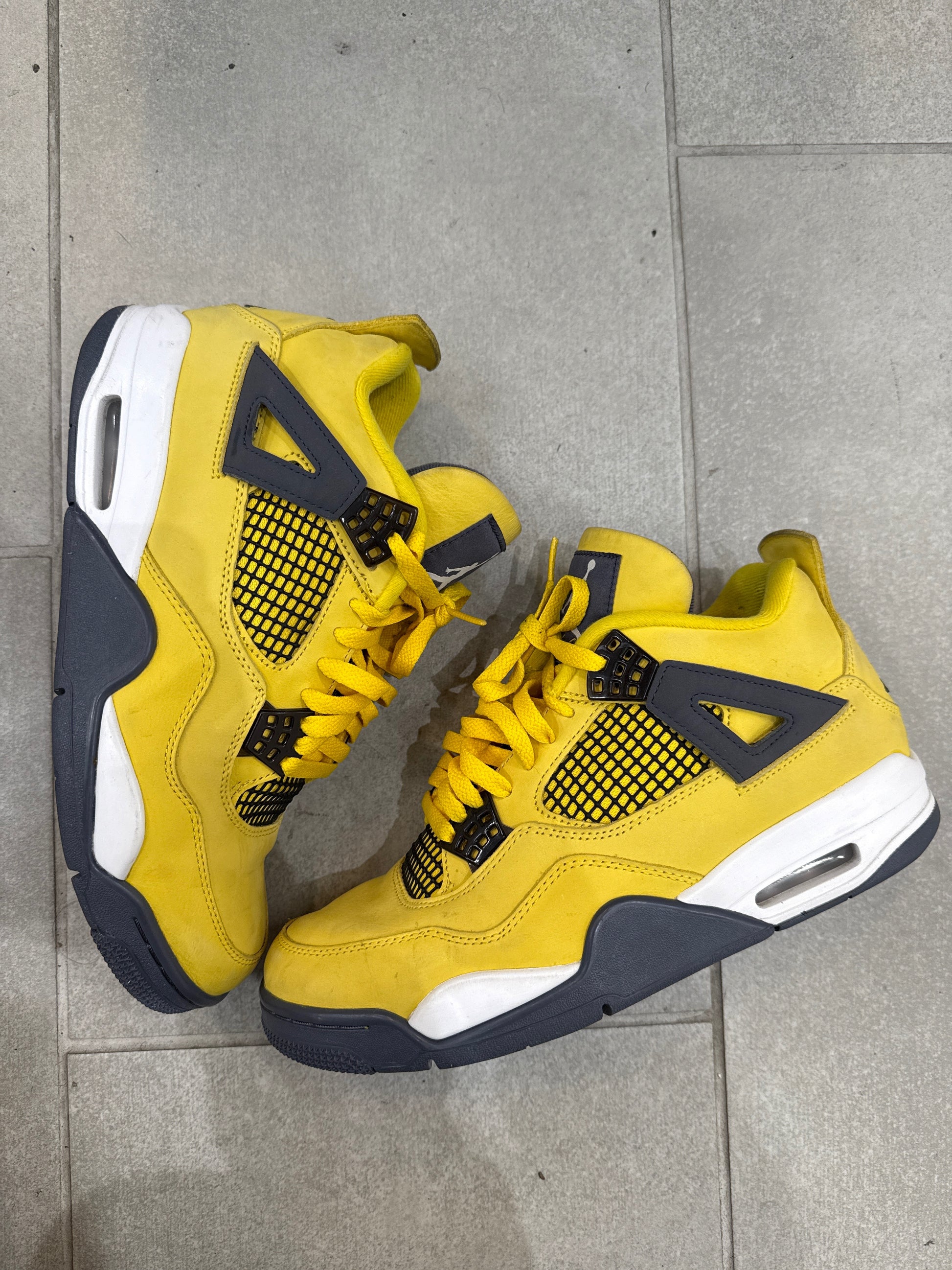 Jordan 4 Retro Lightning (2021) Size 9.5 (Pre-Owned)