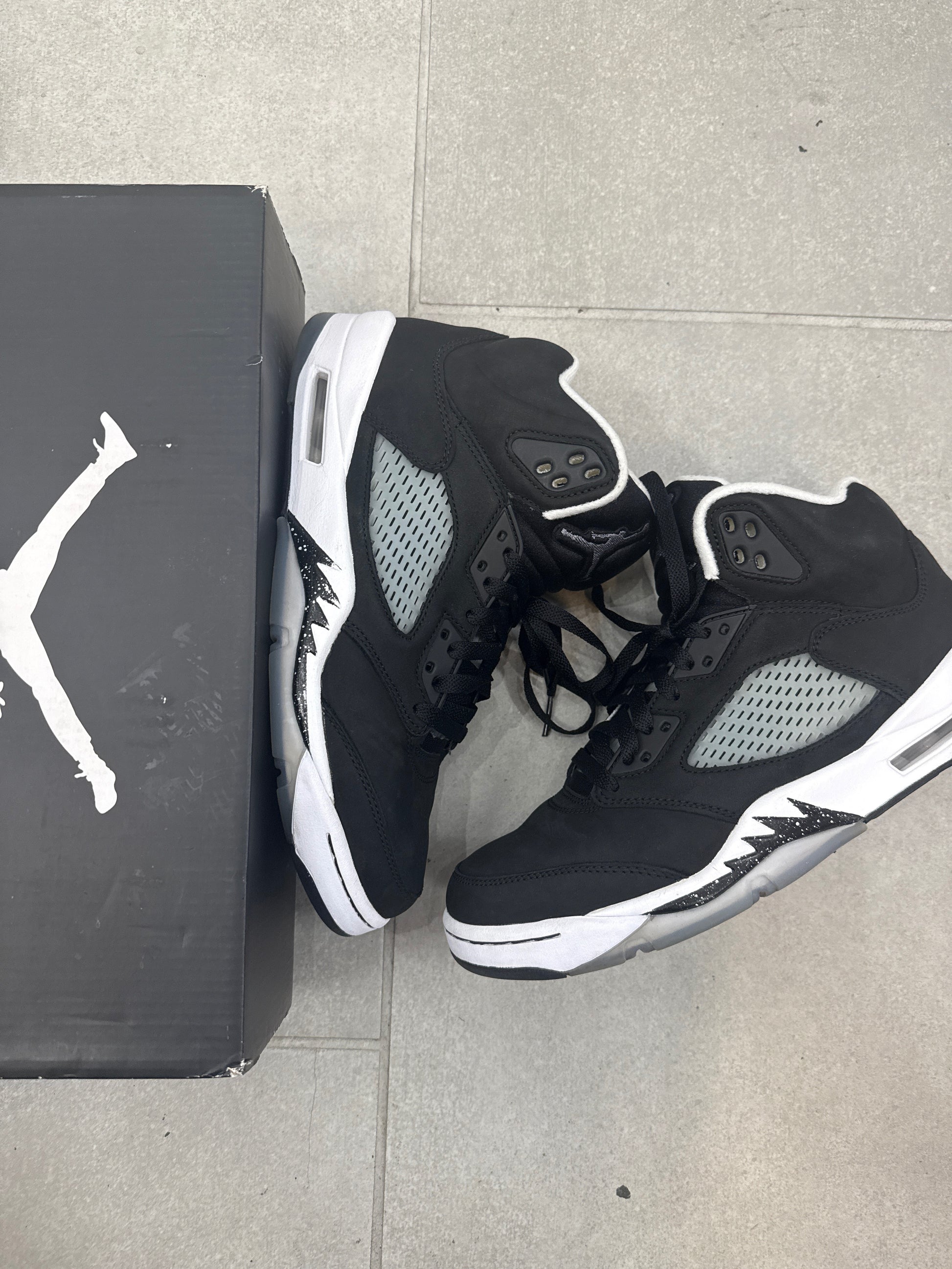 Jordan 5 Retro Moonlight Size 8 (Pre-Owned)