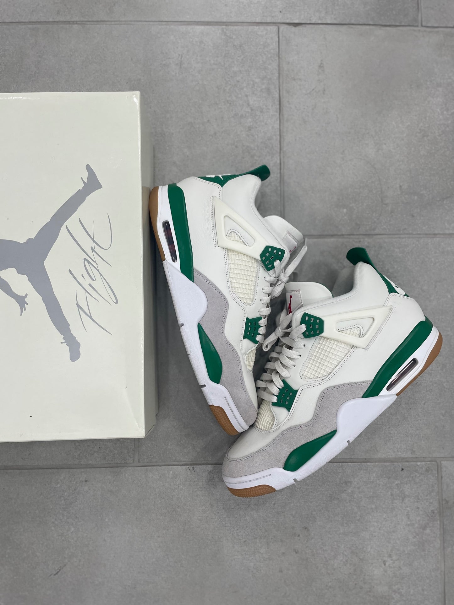 Jordan 4 Retro SB Pine Green Size 13 (Pre-Owned)