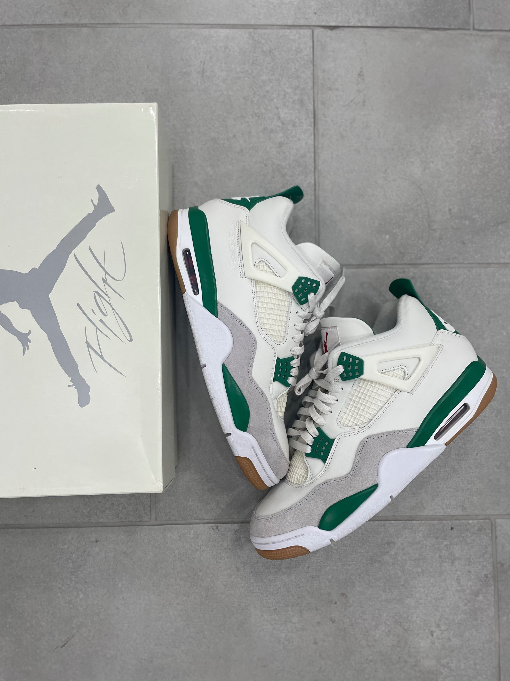 Jordan 4 Retro SB Pine Green Size 13 (Pre-Owned)