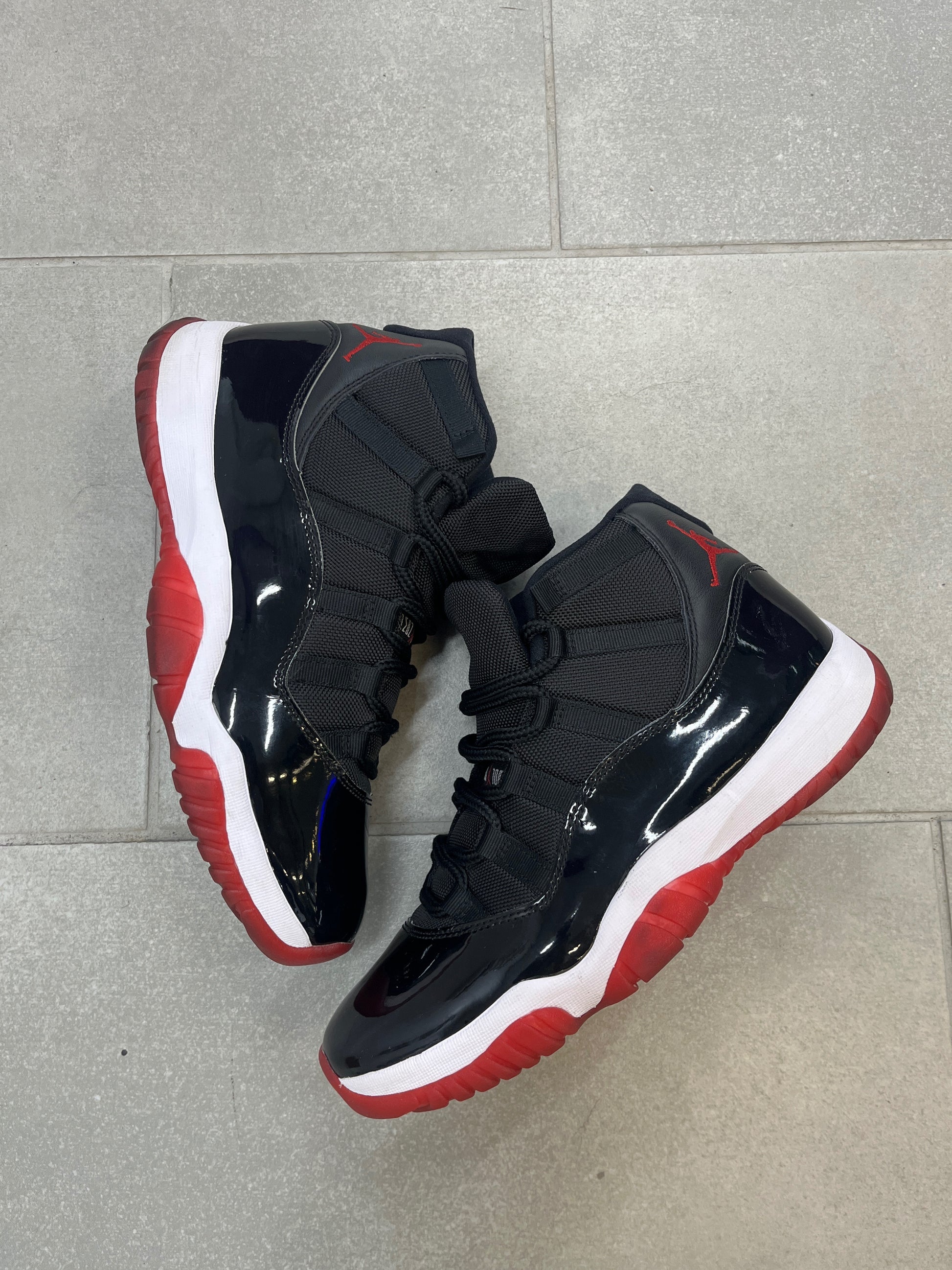 Jordan 11 Retro Playoffs Bred (2019) Size 10 (Pre-Owned)