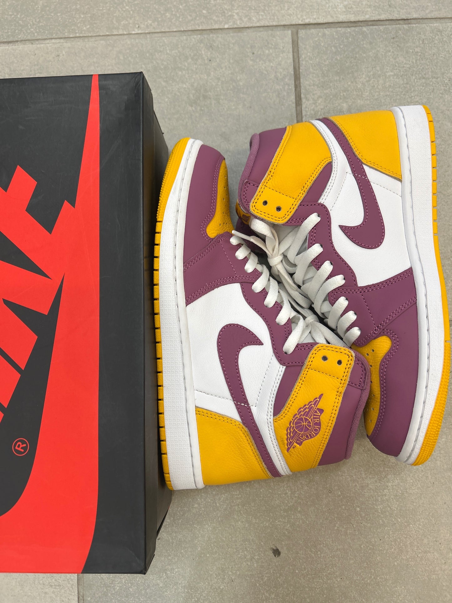 Jordan 1 Retro High OG Size 10 (Pre-Owned)