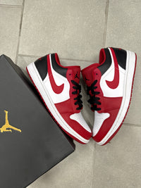 Jordan 1 Low Bulls Size 10.5 (Pre-Owned)