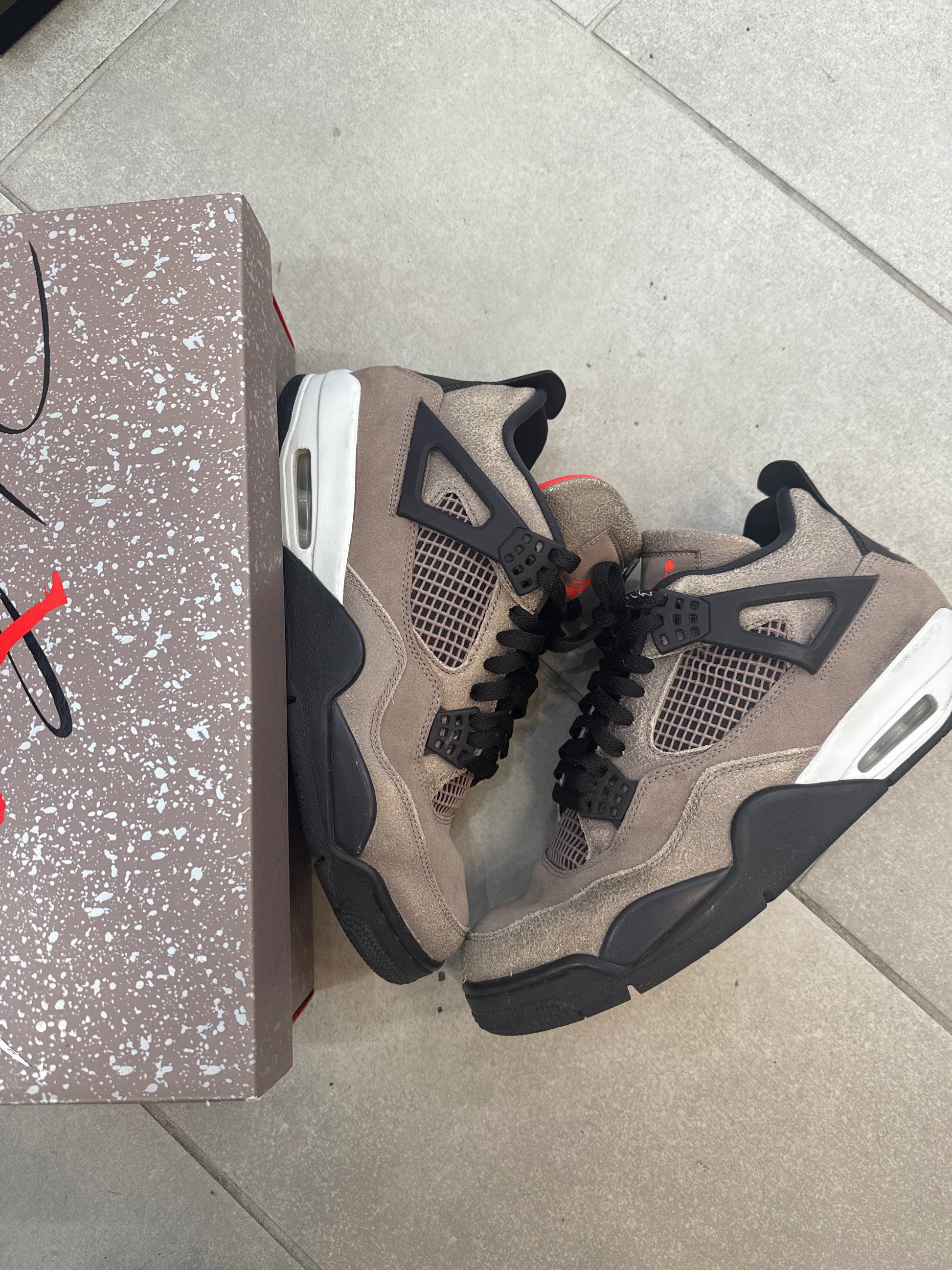 Jordan 4 Retro Taupe Haze Size 10.5 (Pre-Owned)