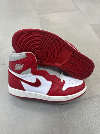 Jordan 1 Retro High OG Varsity Red Size 9.5W (Pre-Owned)