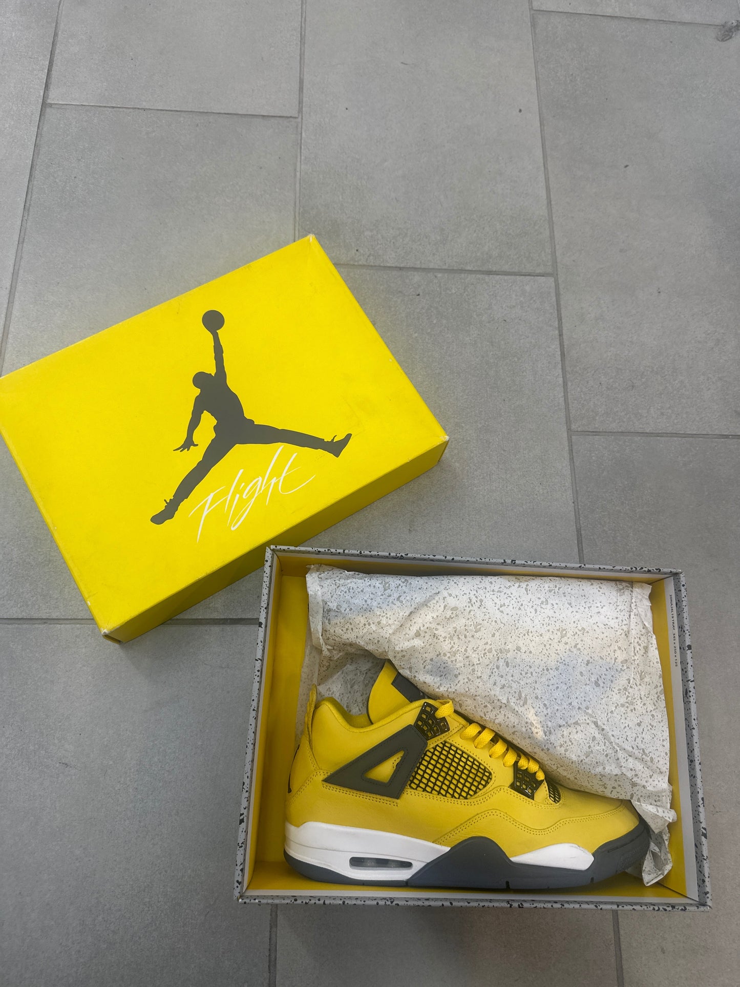 Jordan 4 Retro Lightning (2021) Size 11 (Pre-Owned)