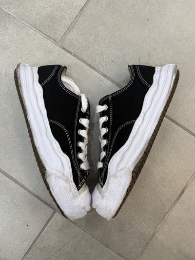 Madison Mubarak Black Canvas Low Size 10 (Pre-Owned)