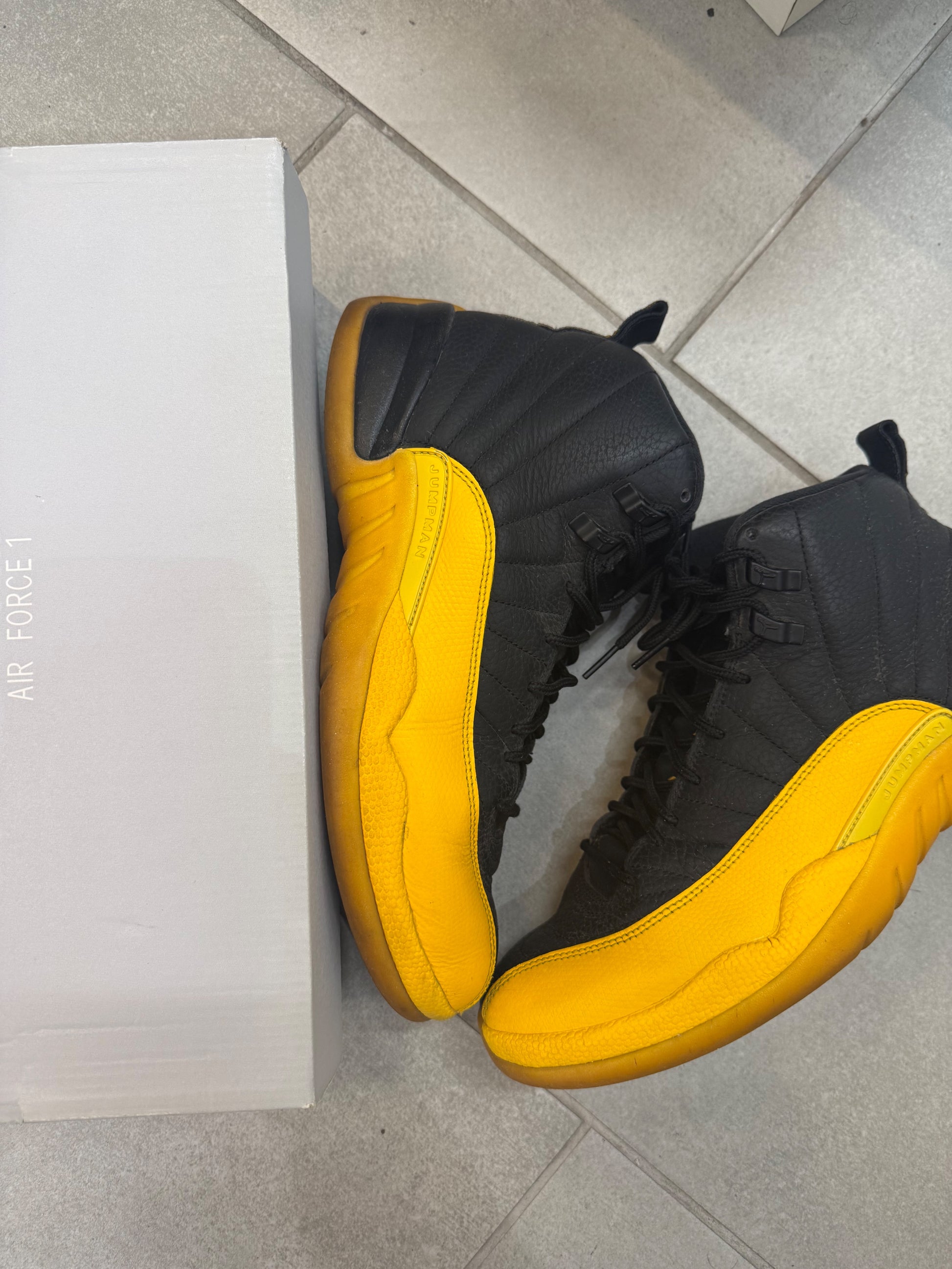 Jordan 12 Retro Black University Gold Size 10 (Pre-Owned)