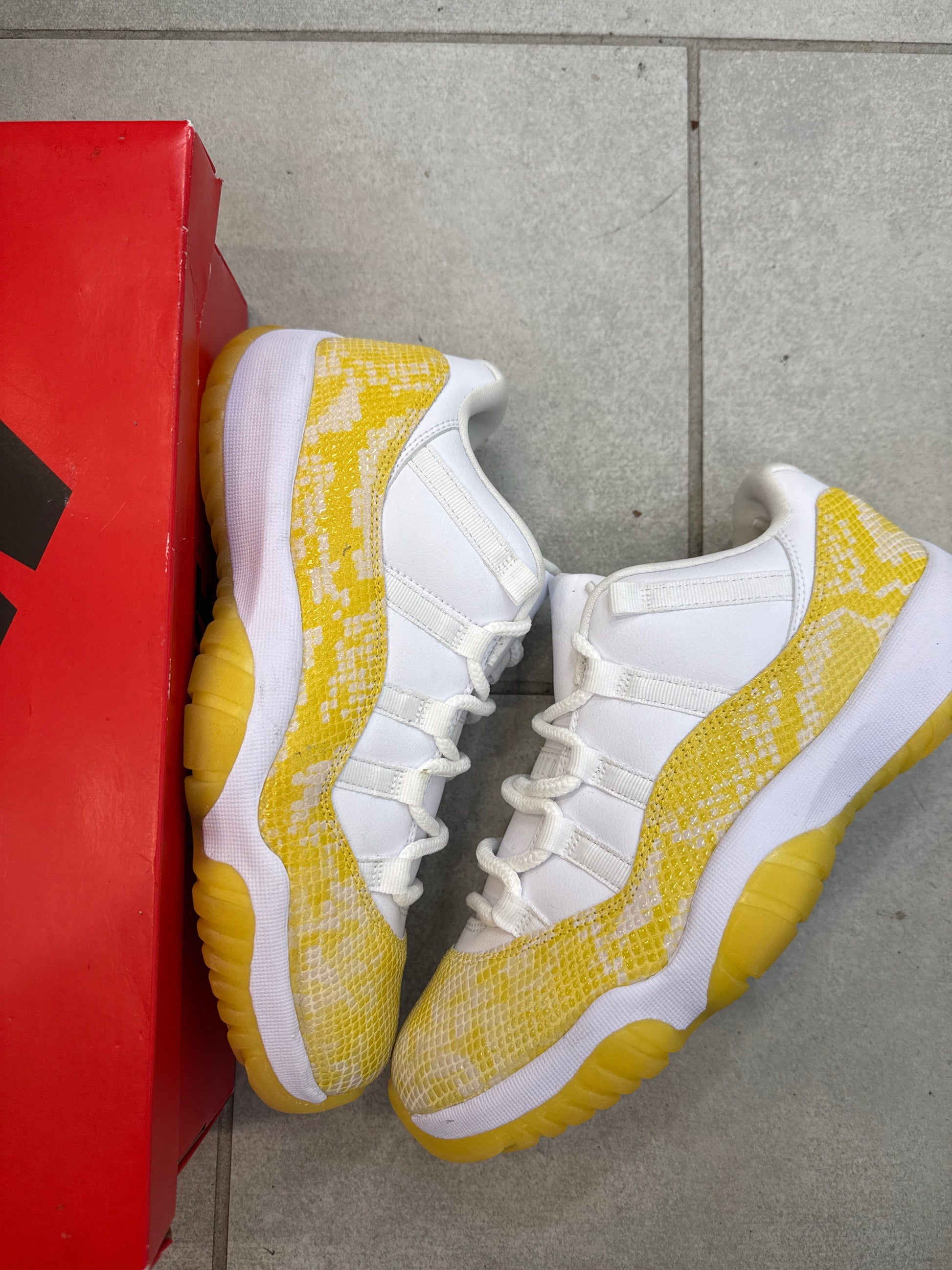 Jordan 11 Retro Low Yellow Snakeskin Size 10W (Pre-Owned)