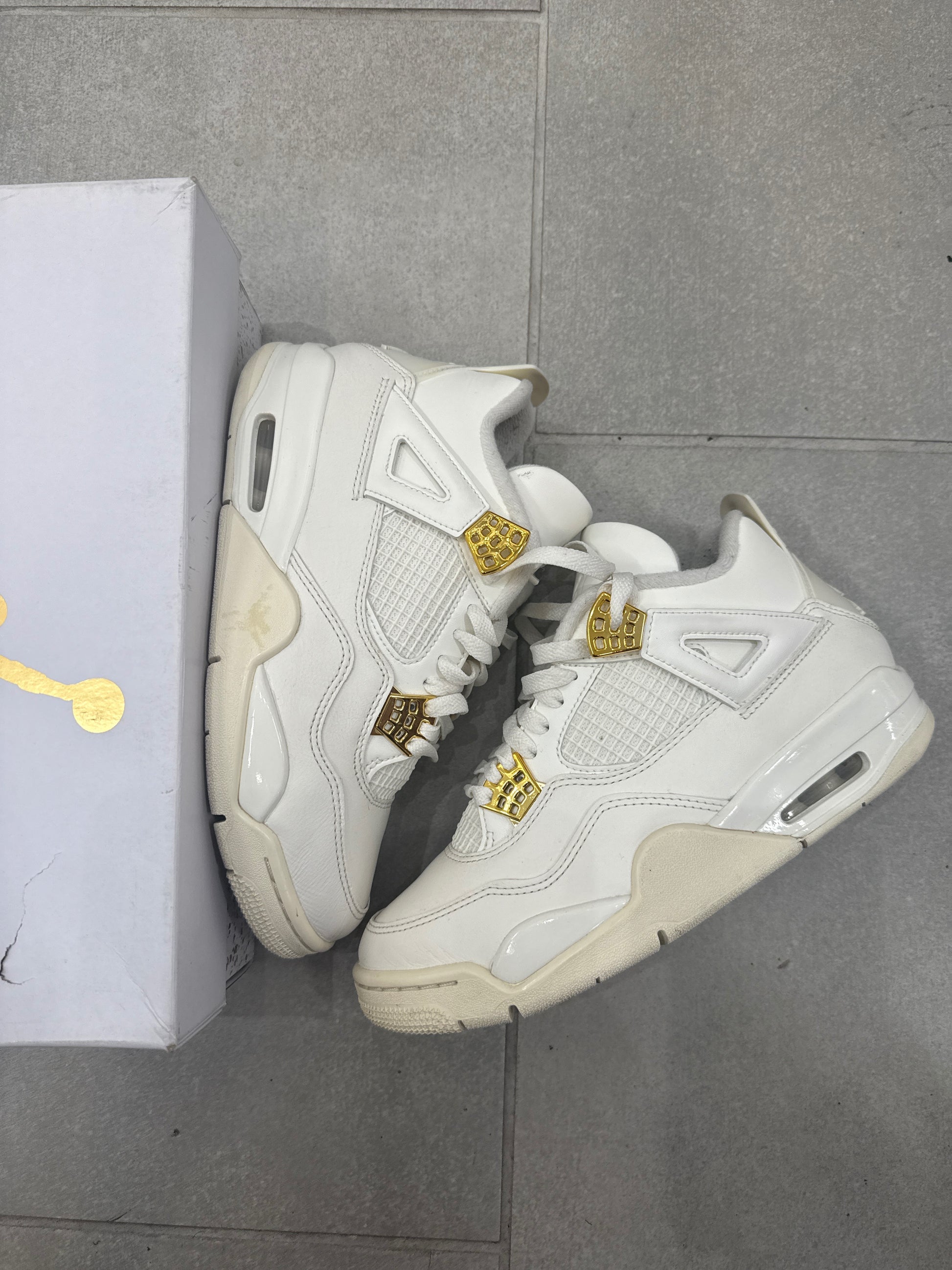 Jordan 4 Retro Metallic Gold Size 8W (Pre-Owned)